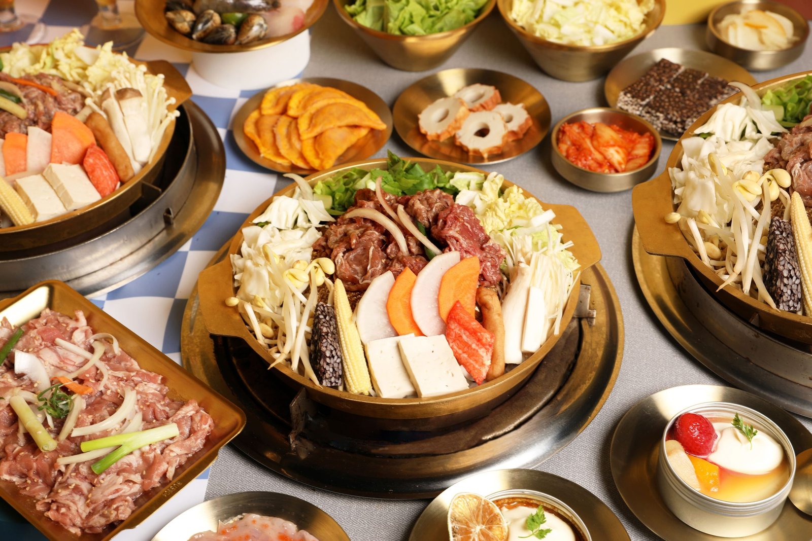 Interactive Dining Trends,Tabletop Cooking,Hot Pot Experience,Shared Dining